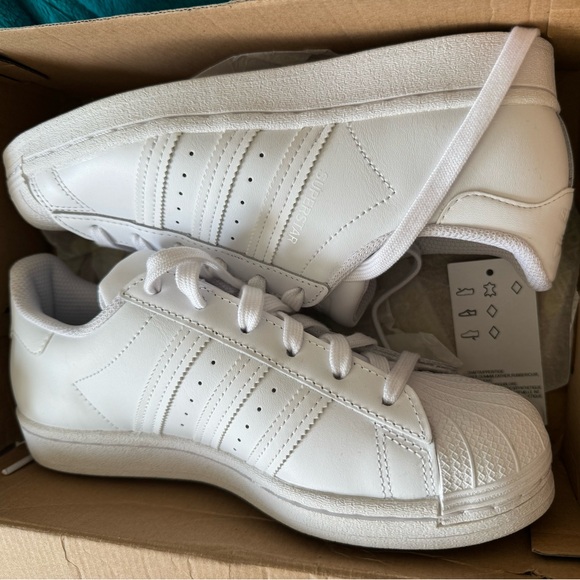 Adidas women’s sneakers - Picture 1 of 4